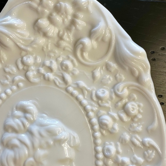 VINTAGE, JENNY LIND, MILK GLASS VANITY TRAY. - Picture 3 of 8